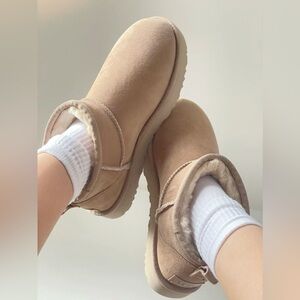 UGG classic mini in sand